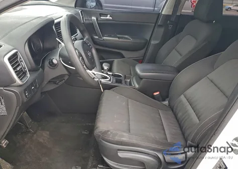 2020 Kia Sportage Lx z USA, uszkodzony, nr VIN KNDPMCAC7L7668581